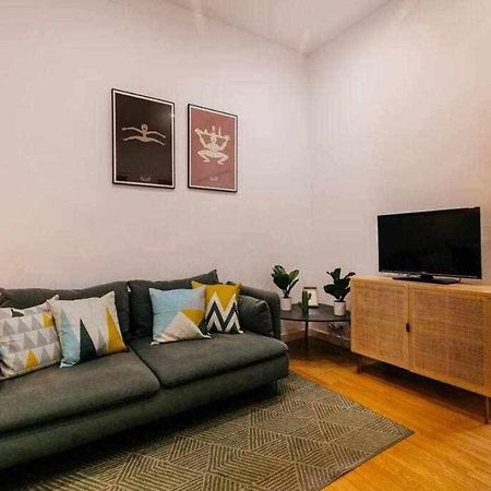 Cozy & Central Apartment Барселона Екстериор снимка