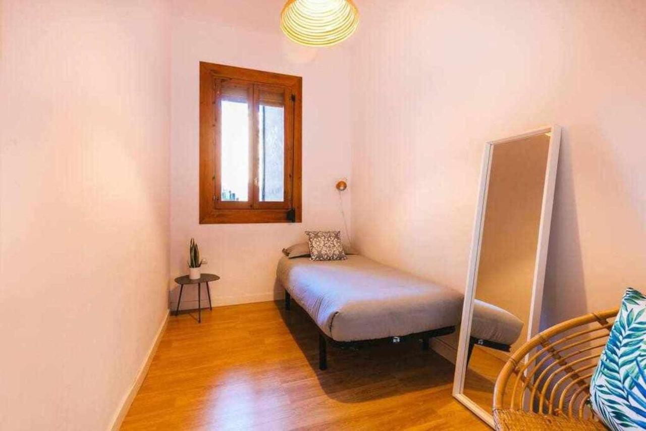 Cozy & Central Apartment Барселона Екстериор снимка