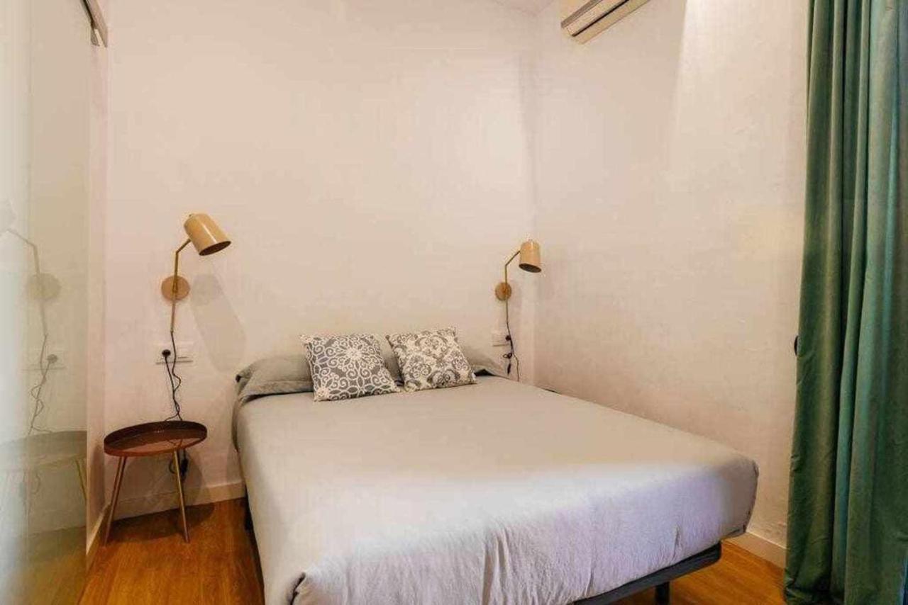 Cozy & Central Apartment Барселона Екстериор снимка