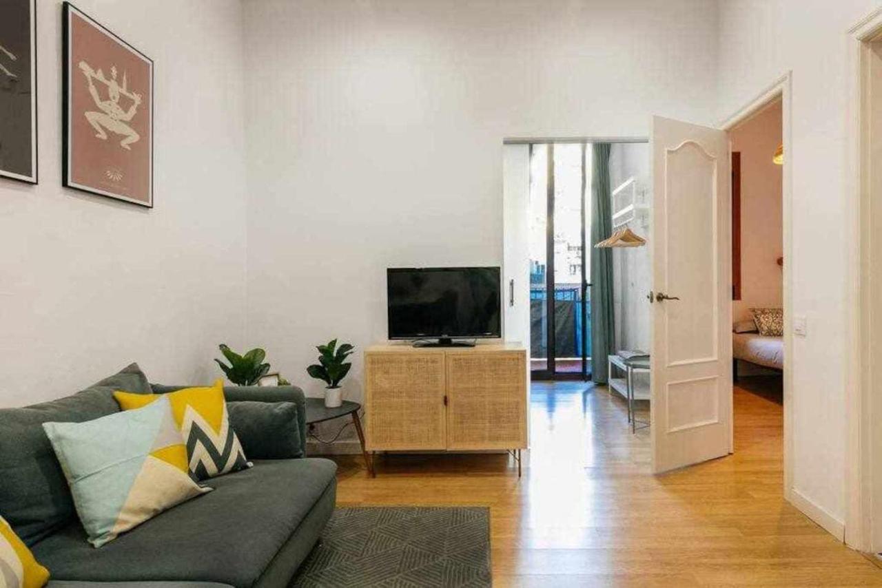 Cozy & Central Apartment Барселона Екстериор снимка