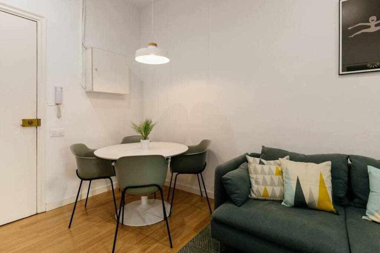 Cozy & Central Apartment Барселона Екстериор снимка